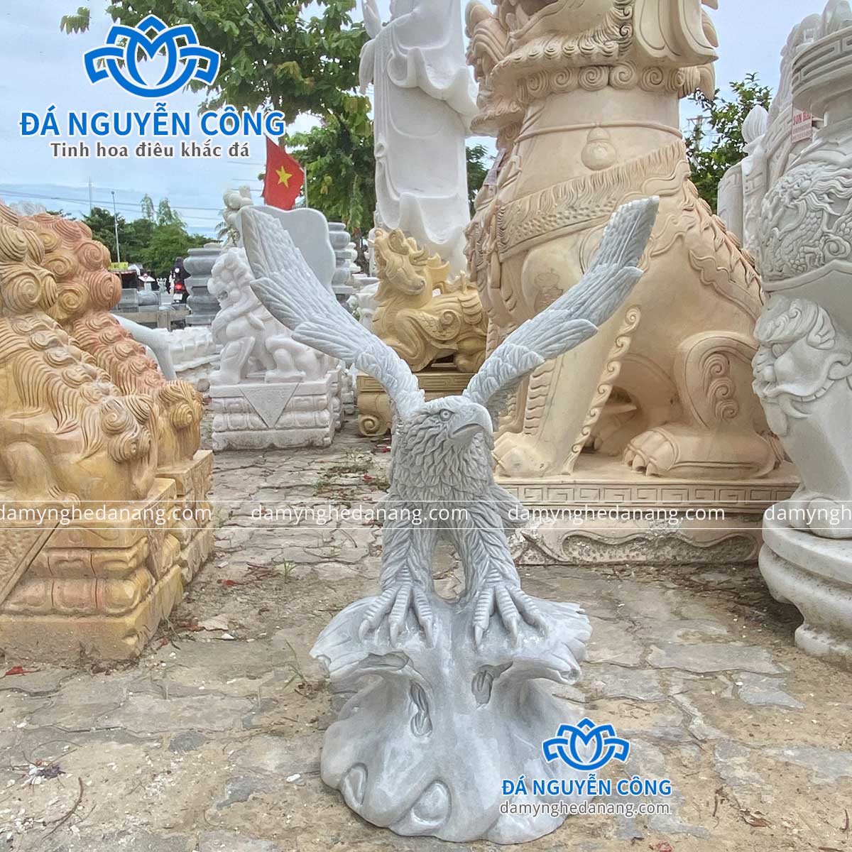 Tượng đại bàng tung cánh đá cẩm thạch xám cao 75 tượng đại bàng tung cánh đá cẩm thạch xám cao 75